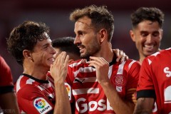 巴塞罗那后防线变革：年轻球员崛起，教练战术调整重塑防线